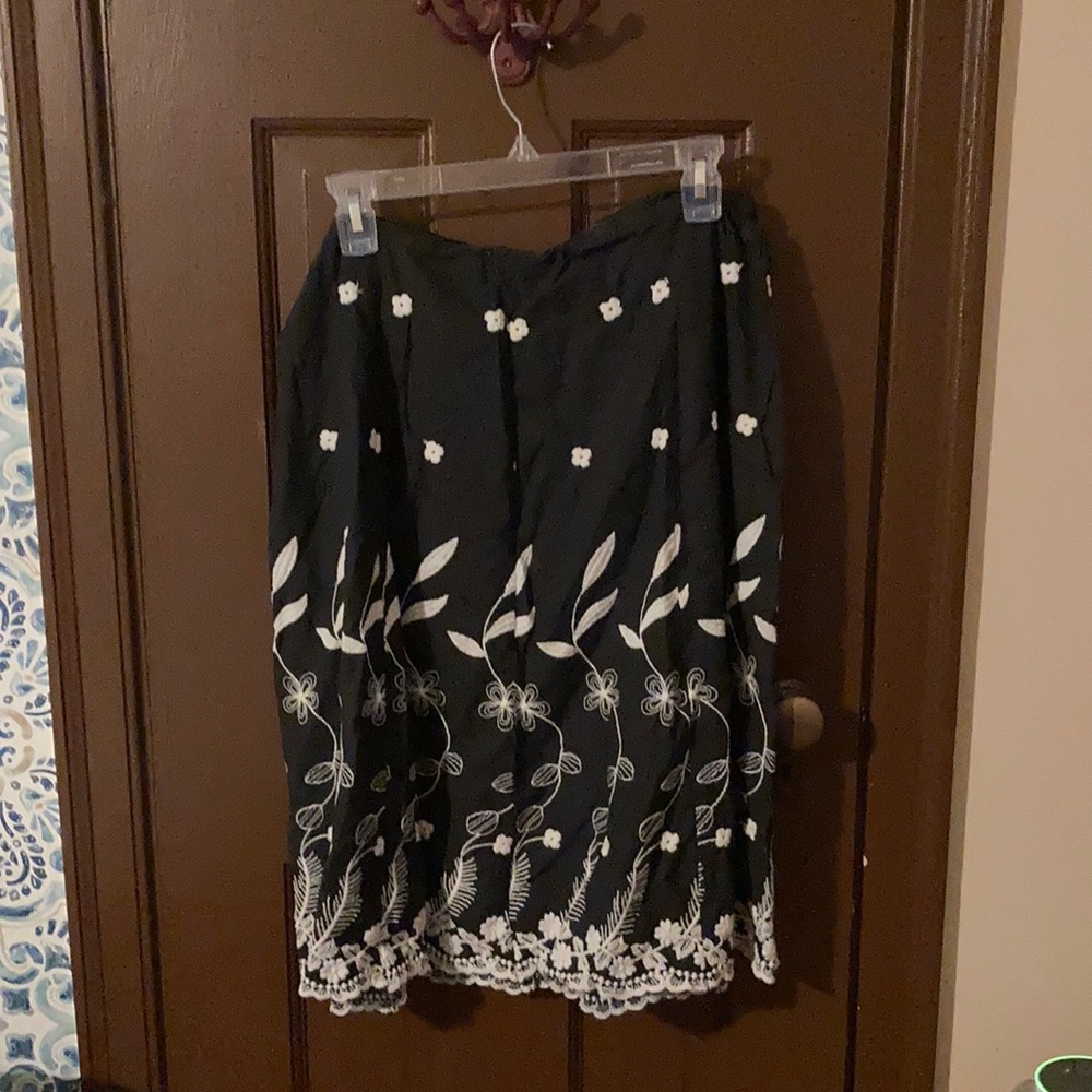 Women’s Black and White Skirt